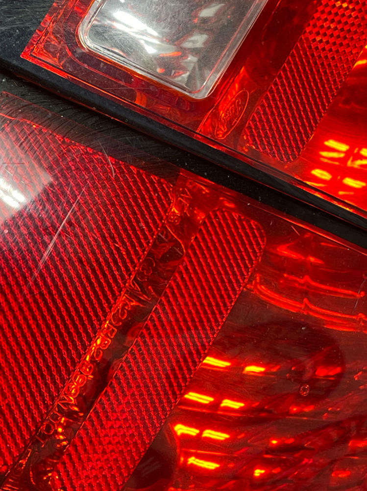 1999-04 Ford Mustang Tail Lights LH RH 189