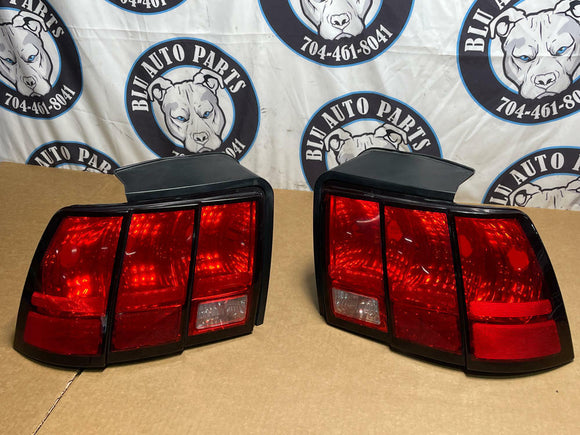 1999-04 Ford Mustang Tail Lights LH RH 189