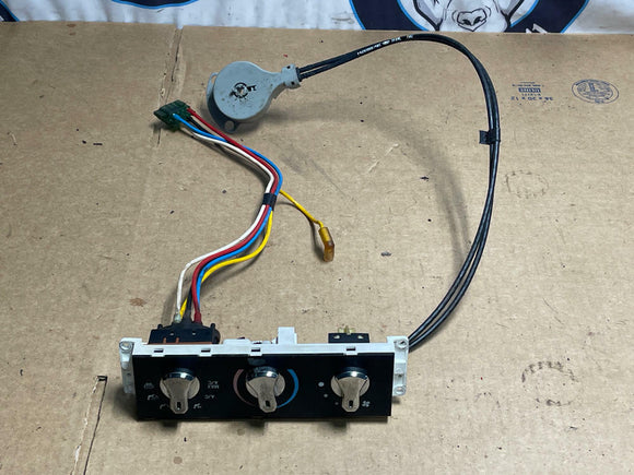 1999-04 Ford Mustang HVAC Controls Climate 189