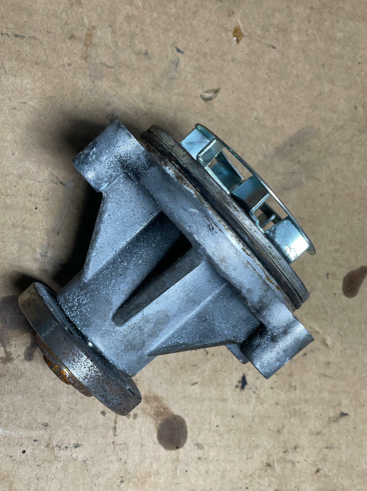 1999-04 Ford Mustang GT 4.6 Water Pump 189