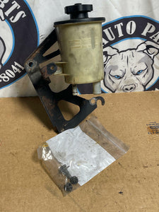1999-04 Ford Mustang GT 4.6 V8 Power Steering Reservoir & Bracket 189