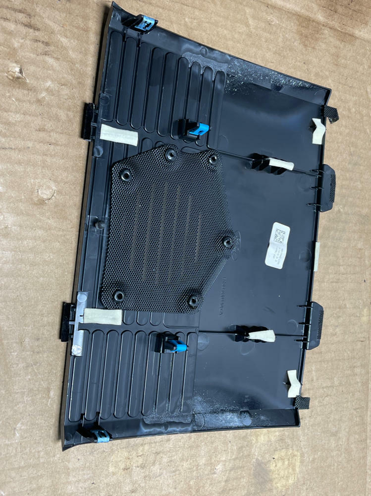2018-23 Ford Mustang Dash Center & Tweeter 197