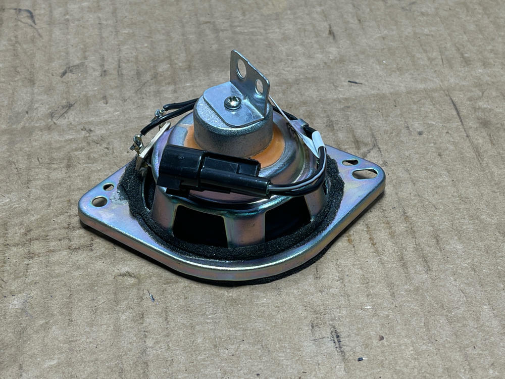 2018-23 Ford Mustang Dash Center & Tweeter 197