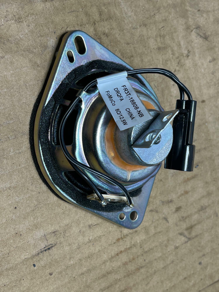 2018-23 Ford Mustang Dash Center & Tweeter 197