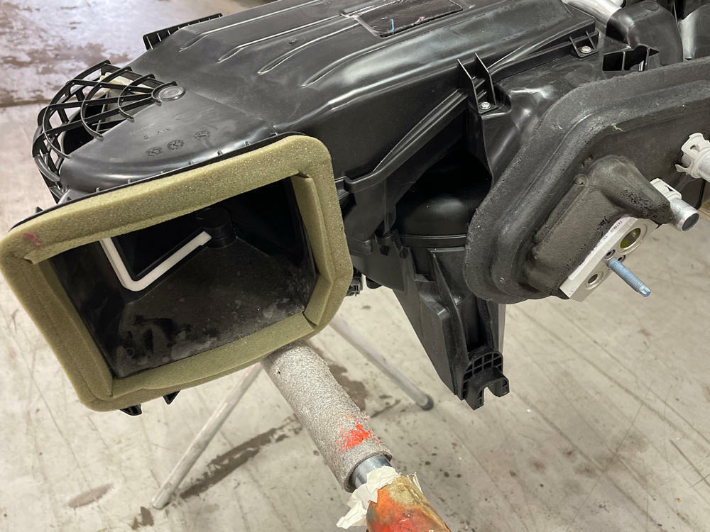 2015-23 Ford Mustang HVAC Dual Climate Control Box Assembly 197