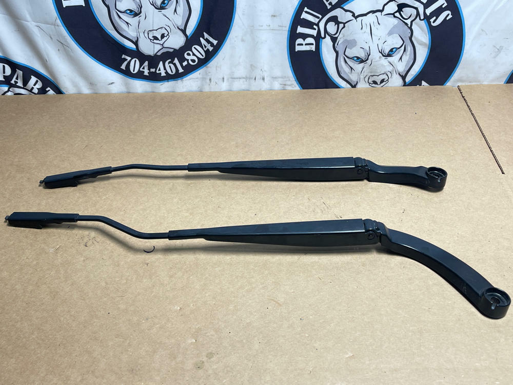2018-23 Ford Mustang GT Wiper Arms Pair 206