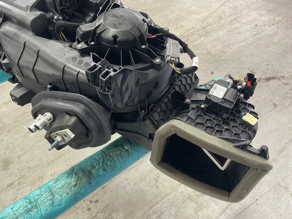 2018-23 Ford Mustang GT Heater Core HVAC Box Assembly 205