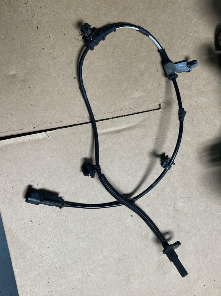 2018-23 Ford Mustang GT Front Passenger RH Spindle w/ ABS Sensor 205