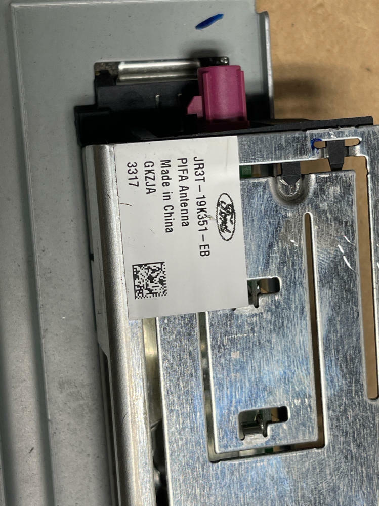 2018-23 Ford Mustang GT PIFA Antenna 207
