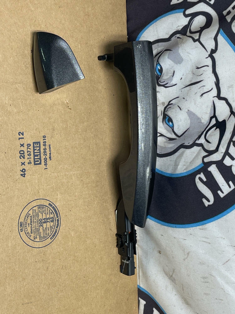 2018-23 Ford Mustang Passenger RH Door Handle Code M7 204