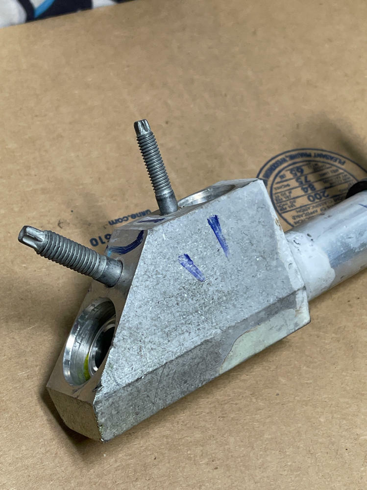 2018-23 Ford Mustang  AC Line 204