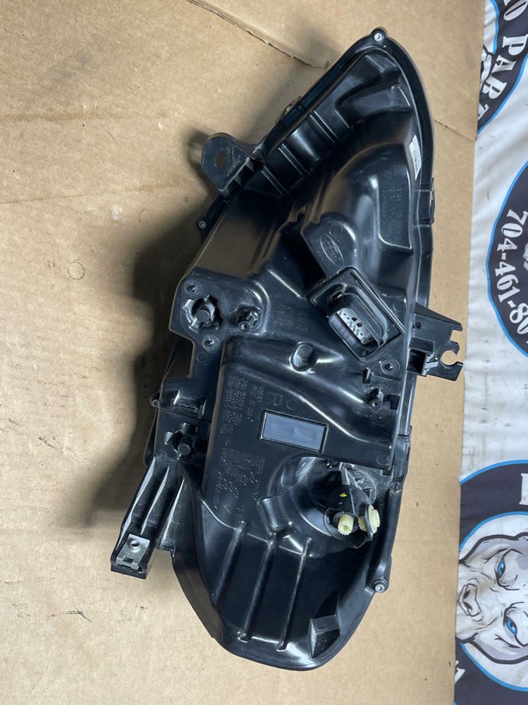 2018-23 Ford Mustang GT Passenger RH Headlight Assembly OEM 207