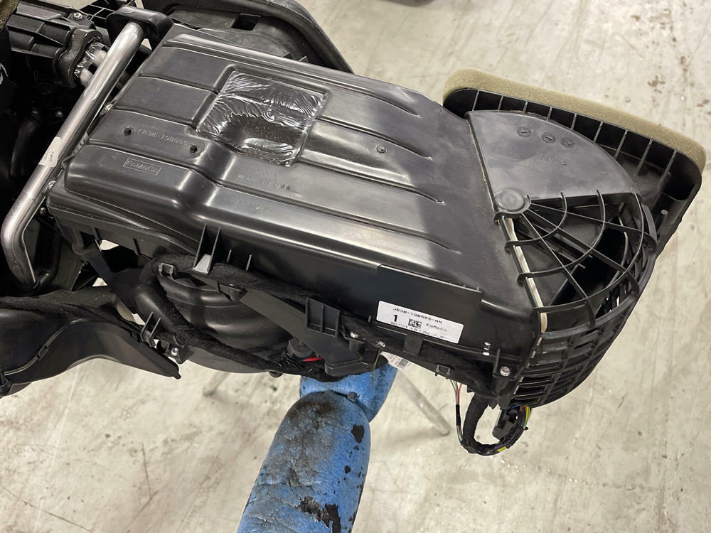 2018-23 Ford Mustang HVAC Climate Control 204