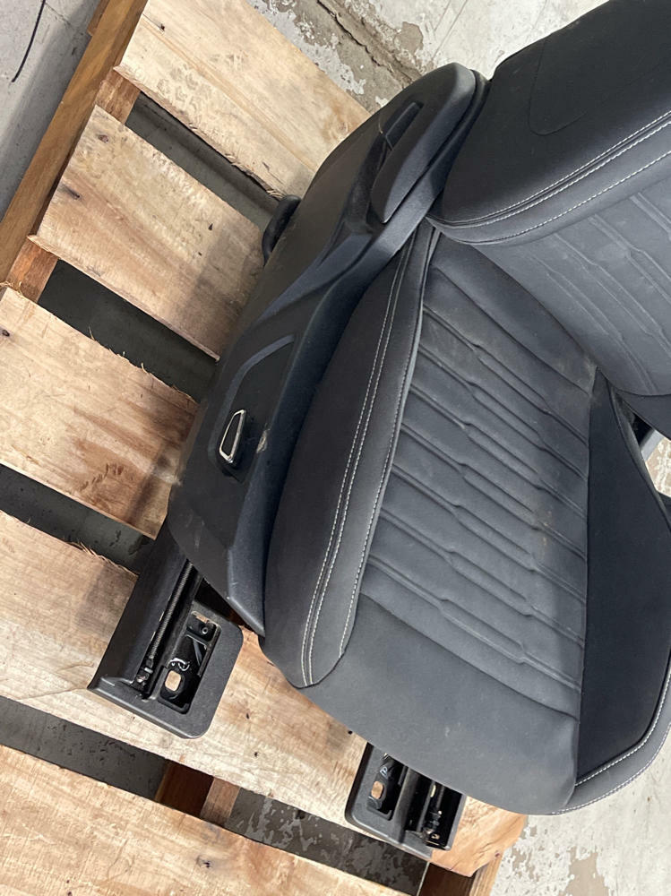 2015-17 Ford Mustang Cloth Front Passenger Seat White Stiching 198