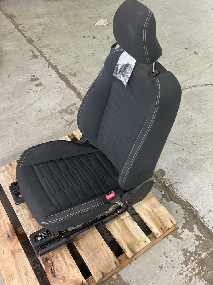 2015-17 Ford Mustang Cloth Front Passenger Seat White Stiching 198
