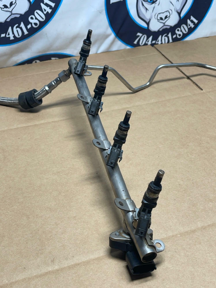 2007-09 Mercedes E63 AMG Fuel Rail w/ Injectors- for M156 6.2 V8 215