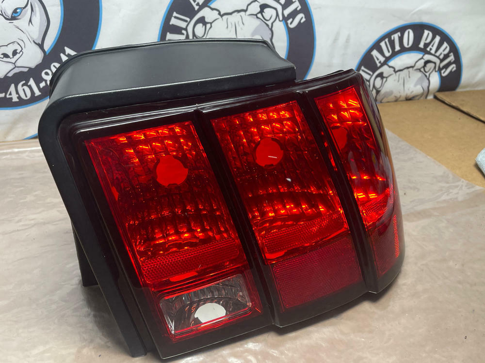 2003-04 Ford Mustang SVT Cobra Passenger Ttail Light 208