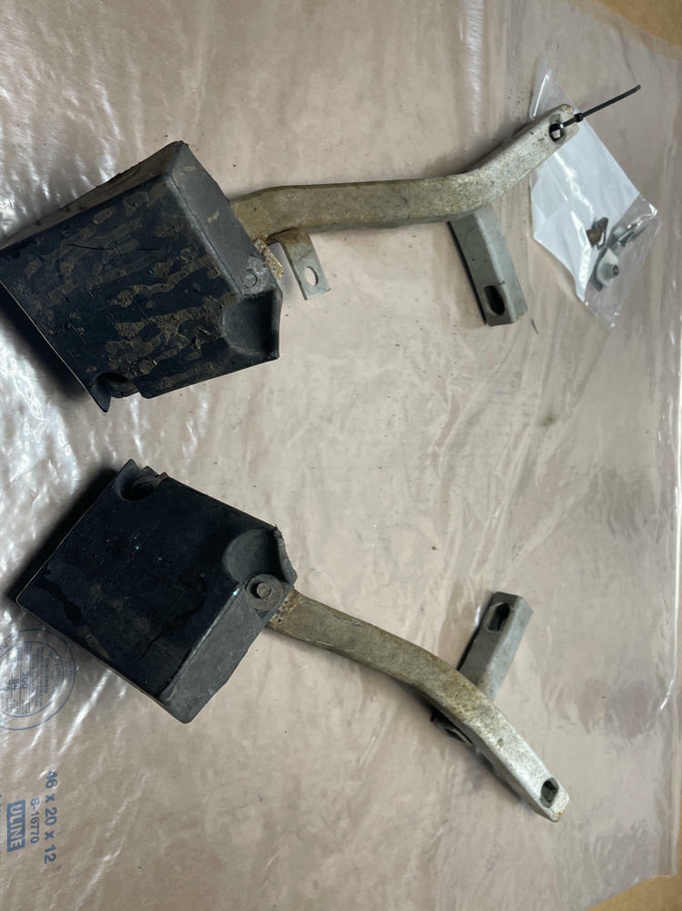 2003-04 Ford Mustang SVT Cobra Rear Bumper Crash Bar Brackets Pair 208