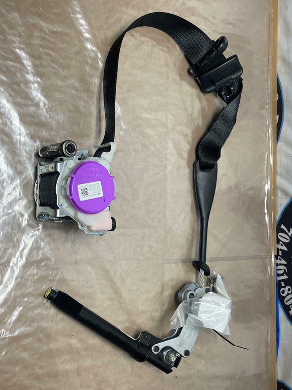 2015-17 Ford Mustang GT V6 Right Front Seat Belt Assembly 214