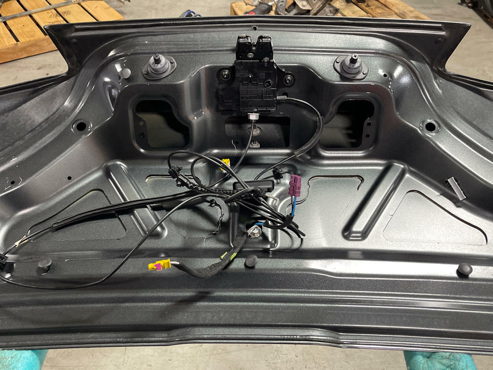 2016-23 Chevrolet Camaro SS Trunk Lid & Spoiler 38k Miles OEM 199