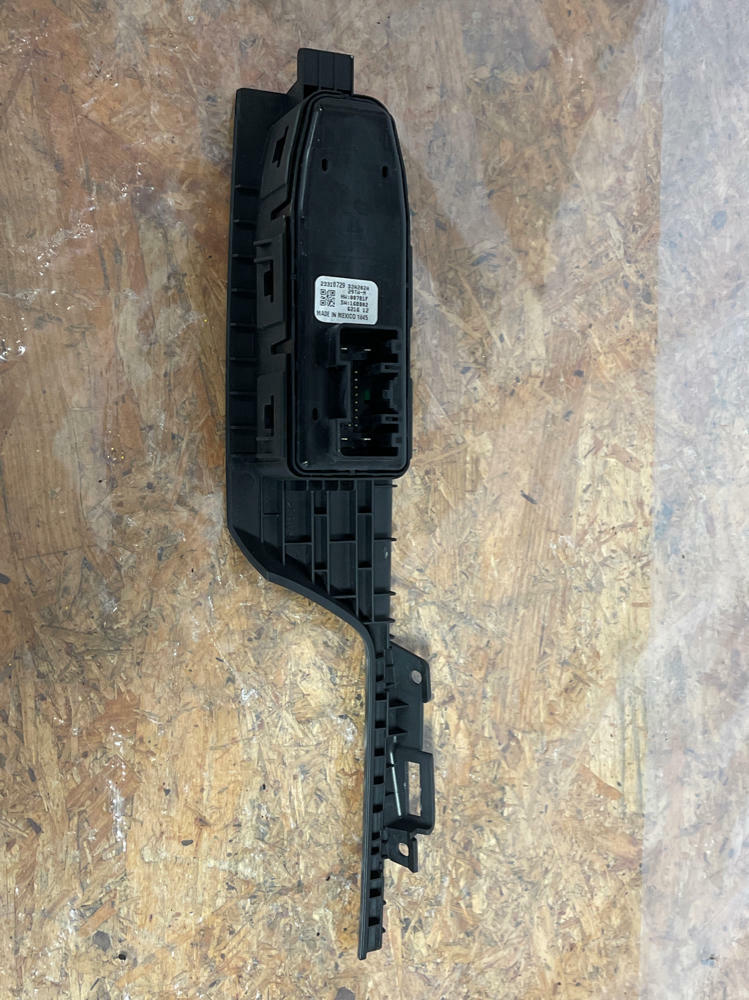 2016-23 Chevrolet Camaro SS Passenger RH Window Switch/Trim- Convertible 199