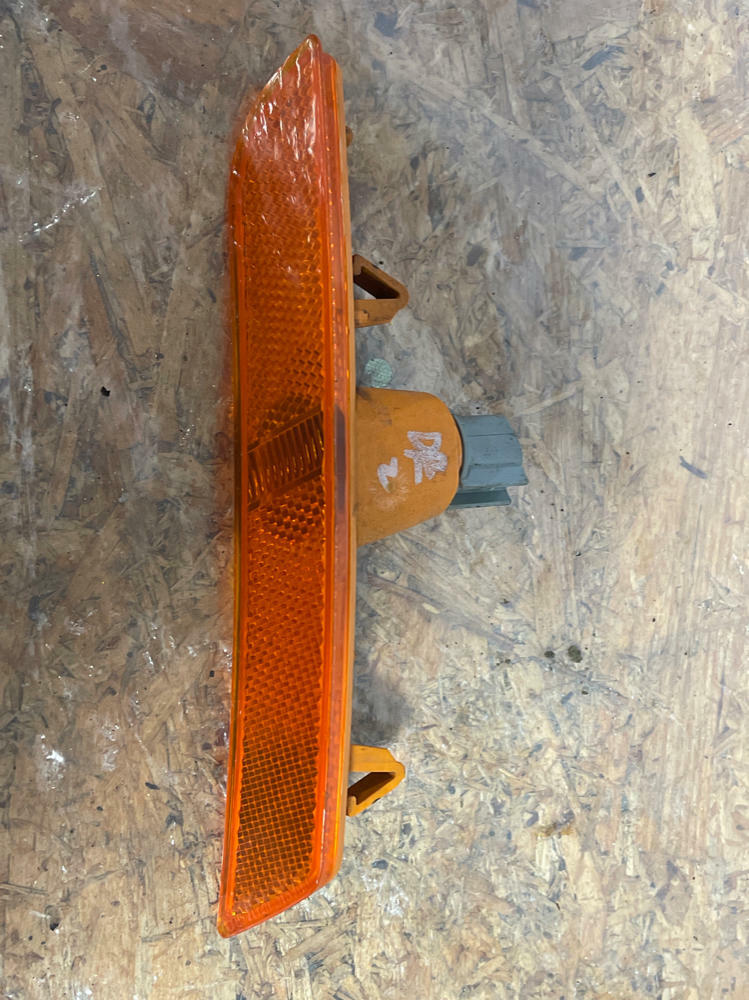2016-23 Chevrolet Camaro SS Front LH Side Marker Reflector- Amber 199
