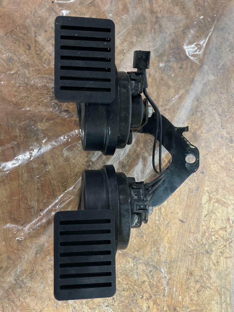 2016-23 Chevrolet Camaro SS OEM Exterior Horns Pair 199