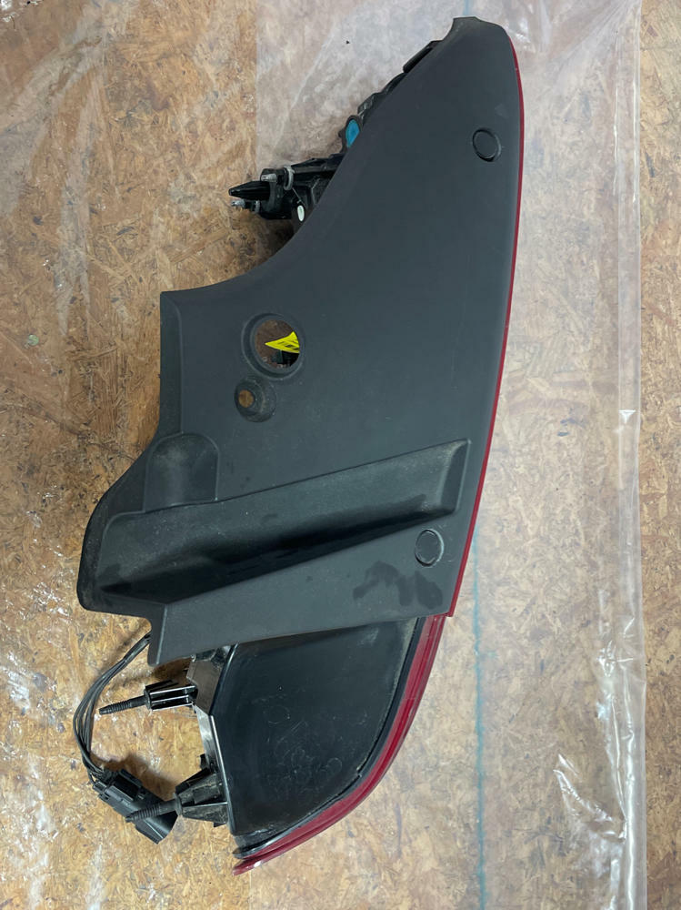 2016-23 Chevrolet Camaro SS LH Tail Light 199