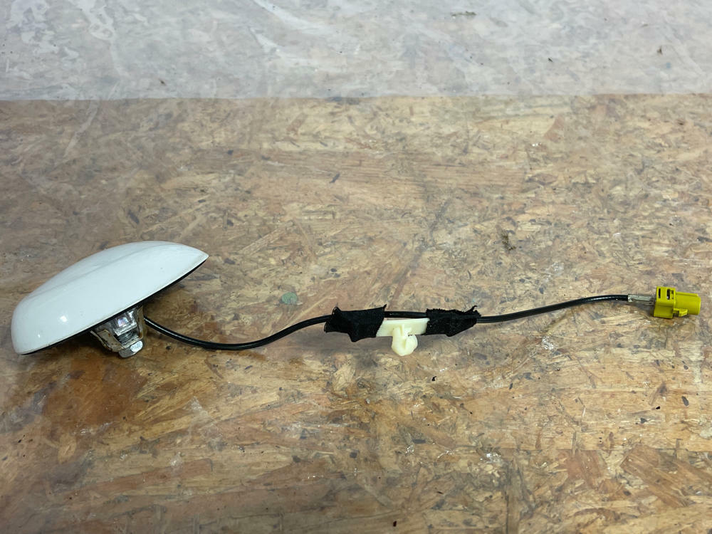 2015-17 Ford Mustang GT 5.0 S550 SAT Radio Antenna (Z1-Oxford White) 211