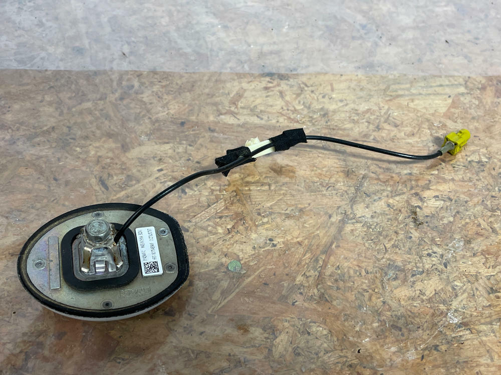 2015-17 Ford Mustang GT 5.0 S550 SAT Radio Antenna (Z1-Oxford White) 211