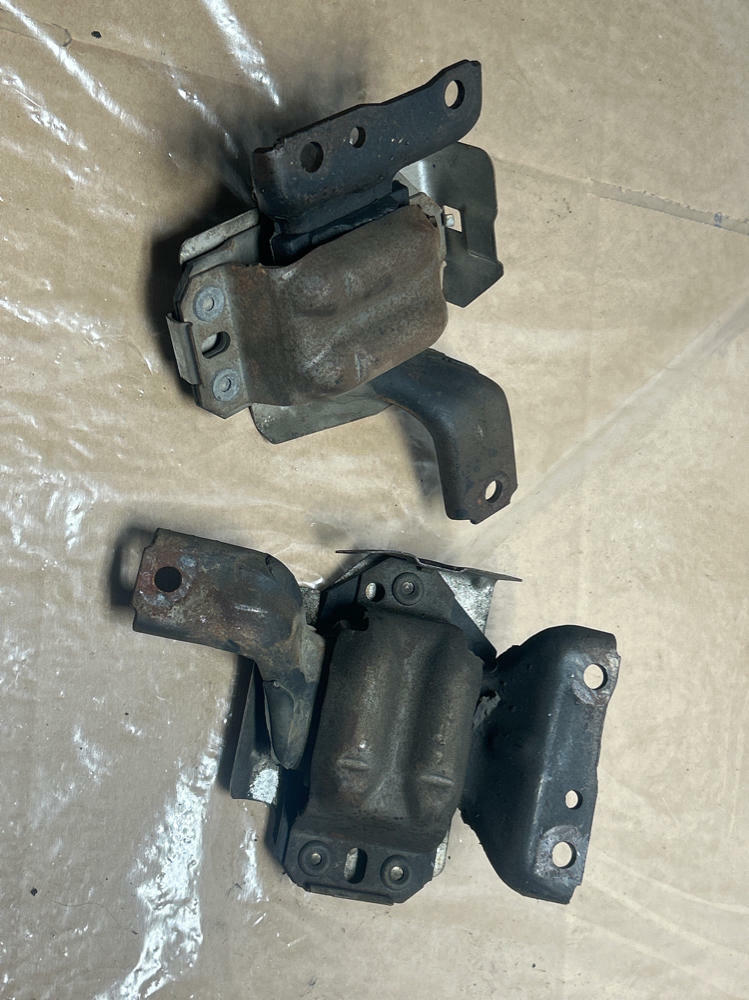 2003-04 Ford Mustang SVT Cobra 4.6 4V Motor Mount Pair 235