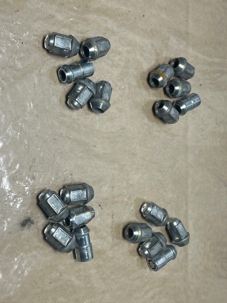 2003-04 Ford Mustang SVT Cobra Lug Nut Set 235