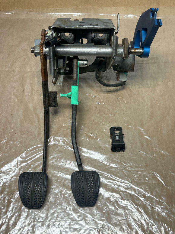 1999-04 Ford Mustang Manual 5 Speed 6 Speed Pedal Assembly 234