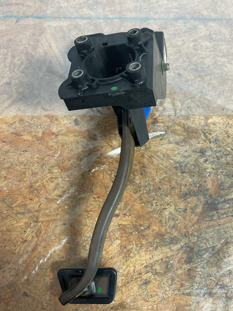 2011-14 Ford Mustang GT 5.0  6R80 Brake Pedal Assembly 231