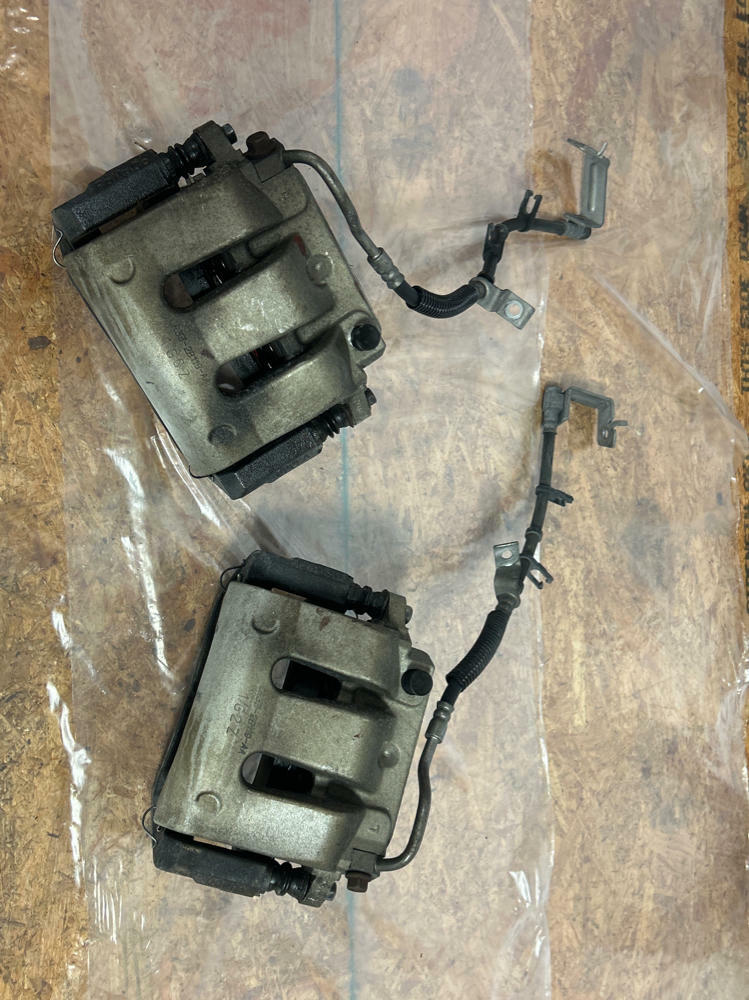 2011-14 Ford Mustang GT Front Brake Calipers Pair (Base Model) 231