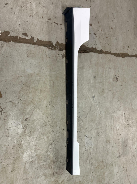 2015-17 Ford Mustang GT RH Side Skirt- Oxford White 253