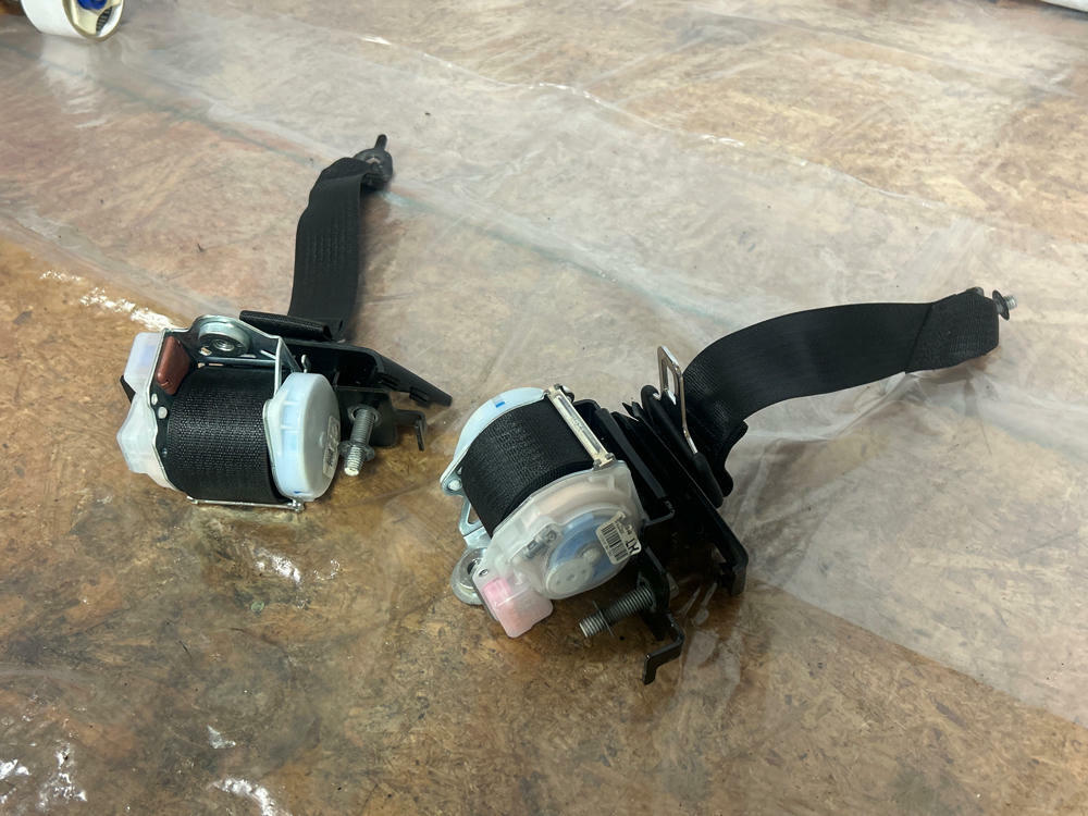 2015-17 Ford Mustang GT Rear Seat Belt Pair 253