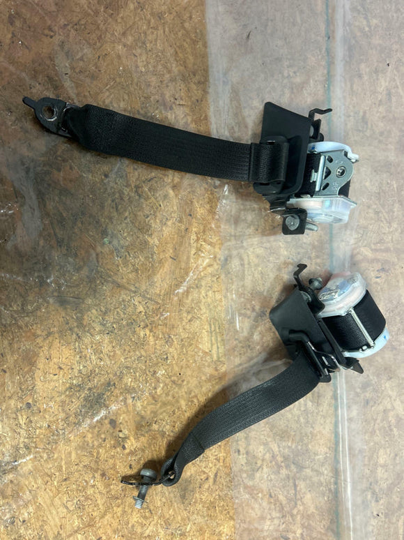 2015-17 Ford Mustang GT Rear Seat Belt Pair 253