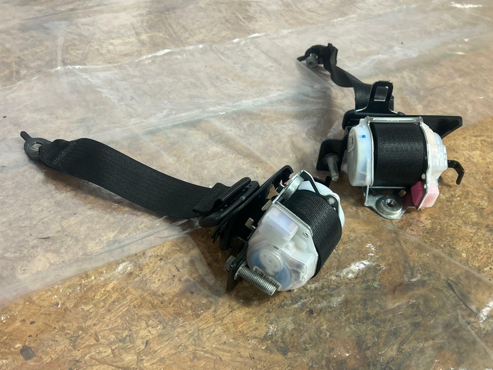 2015-17 Ford Mustang GT Rear Seat Belt Pair 253