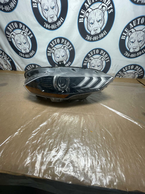 2018-23 Ford Mustang Passanger RH OEM Headlight 19k Miles 244