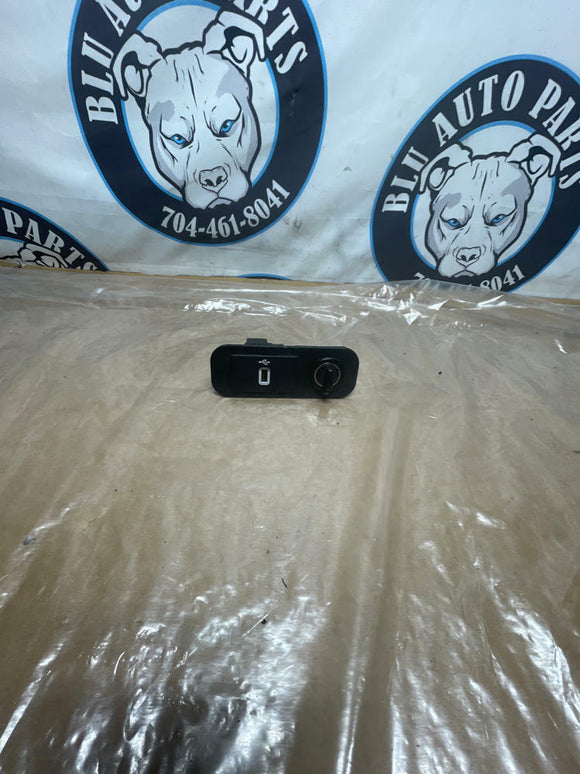 2018-23 Ford Mustang Media SYNC 3 USB Port 244