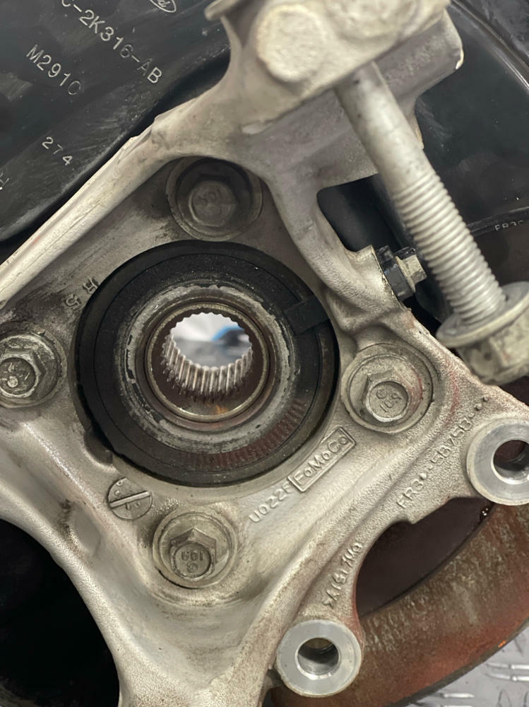 2015-17 Ford Mustang GT OEM Pass. Rear RH Spindle Assembly 258