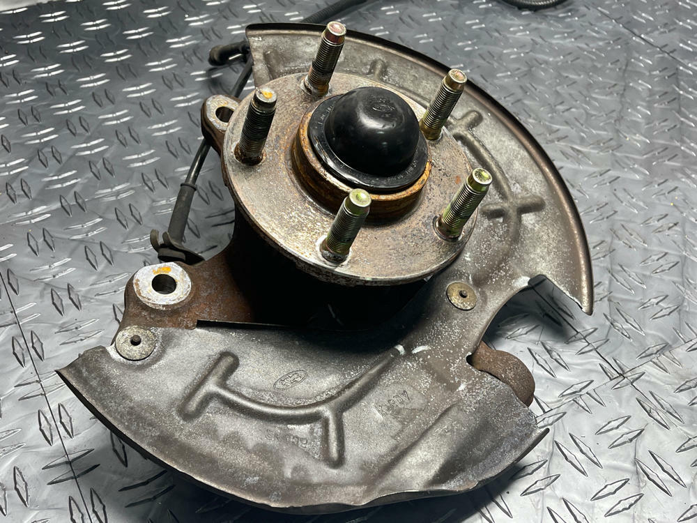 2003-04 Ford Mustang SVT Cobra LH Front Spindle & Hub 255
