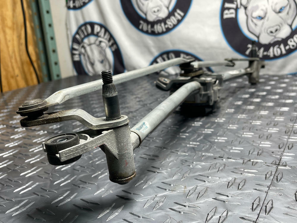 2015-17 Ford Mustang GT Wiper Arm Assembly 269