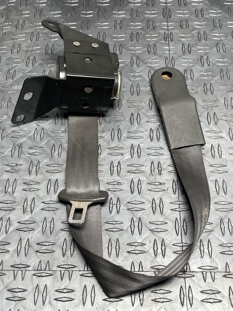 1999-04 Ford Mustang GT/Saleen Pass. Front RH Seat Belt- FOR VERT 243