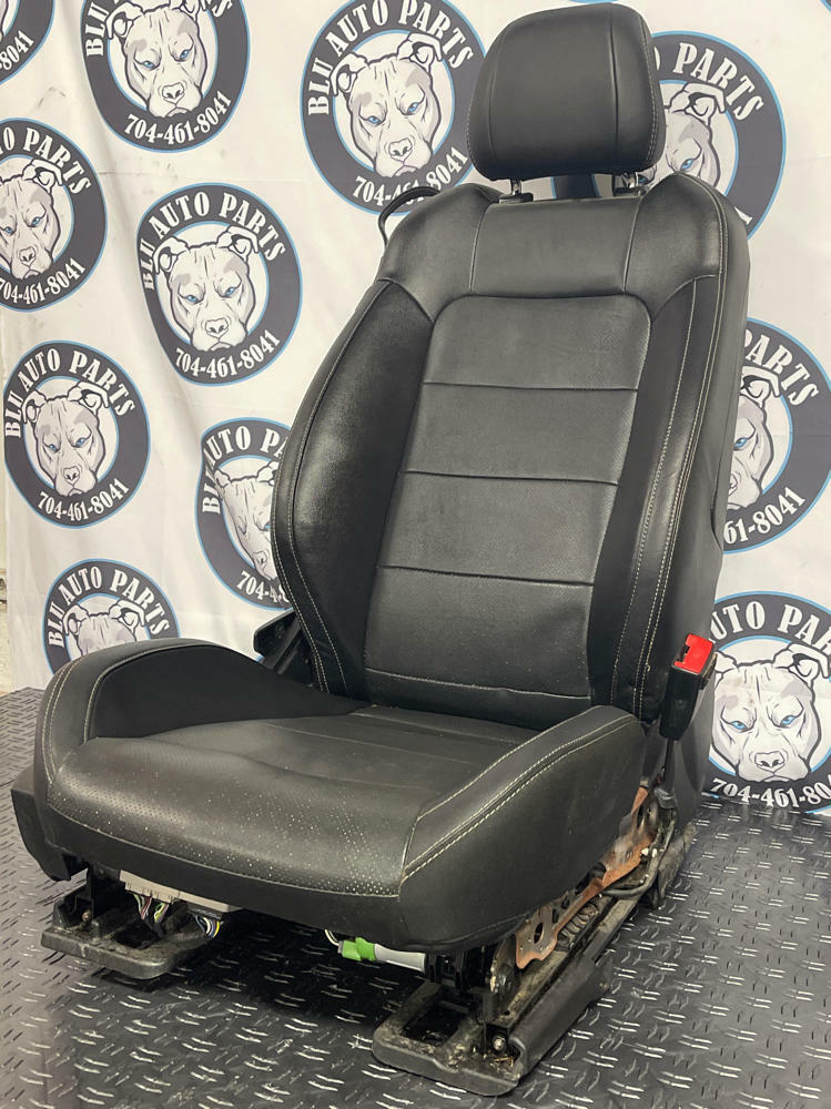 2015-17 Ford Mustang Front Pass. RH Seat- Leather, HEATED/COOLED, Good Bags