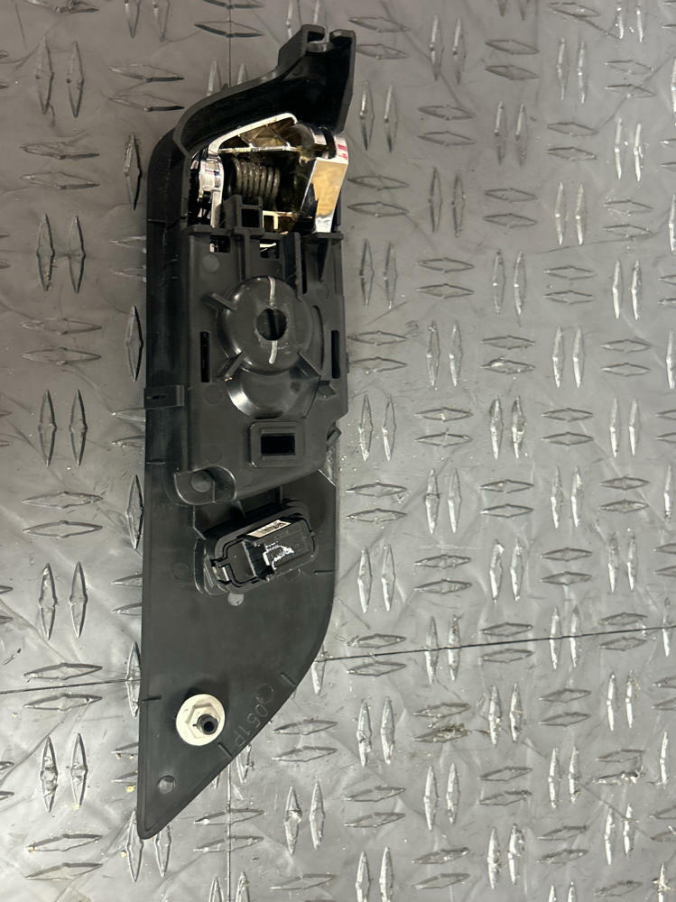 2015-17 Passenger RH Door Handle/ Lock Control Panel/ Trim & Harness 268