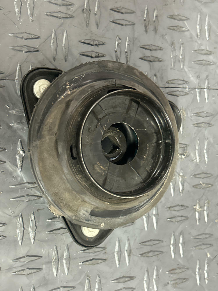 2015-23 Ford Mustang GT Driver LH OEM Strut Hat- w/ Hardware 268