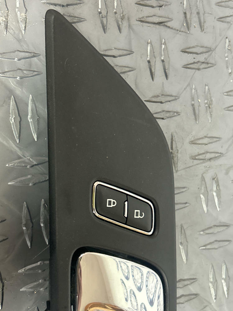 2015-17 Passenger RH Door Handle/ Lock Control Panel/ Trim & Harness 268
