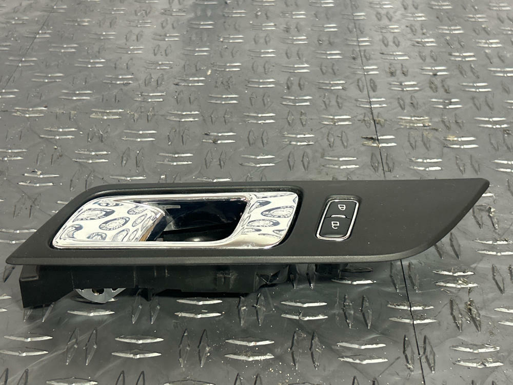 2015-17 Passenger RH Door Handle/ Lock Control Panel/ Trim & Harness 268